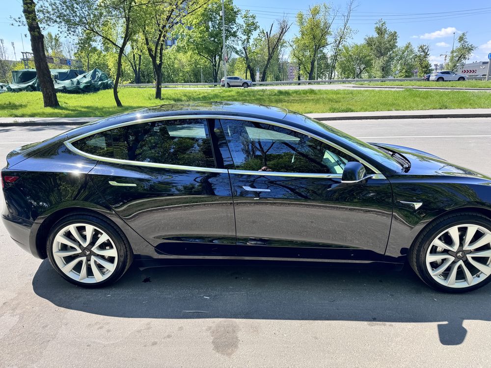 Tesla model 3 perf