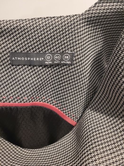 Sukienka z baskinką