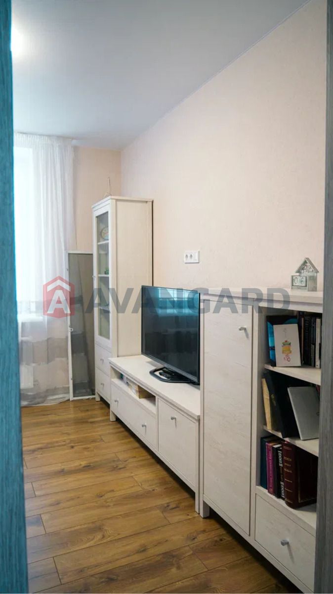 Продам современный дом в тихом центре