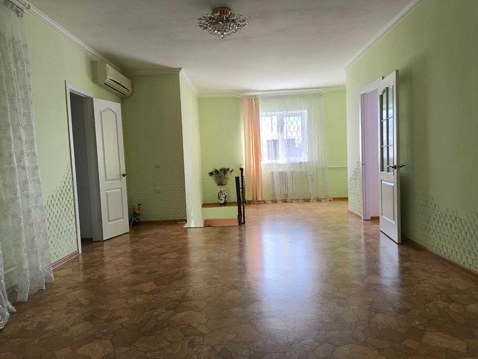 село Дачное, добротный дом 2 эт, 10 сот.  Рядом Нерубайское.