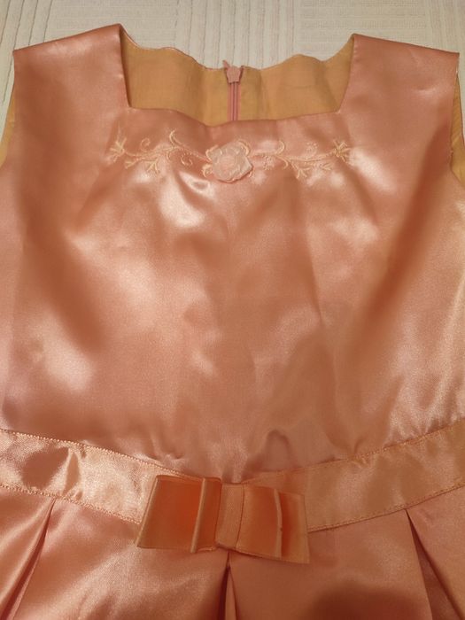 Нарядное платье на девочку (новое), рост 116