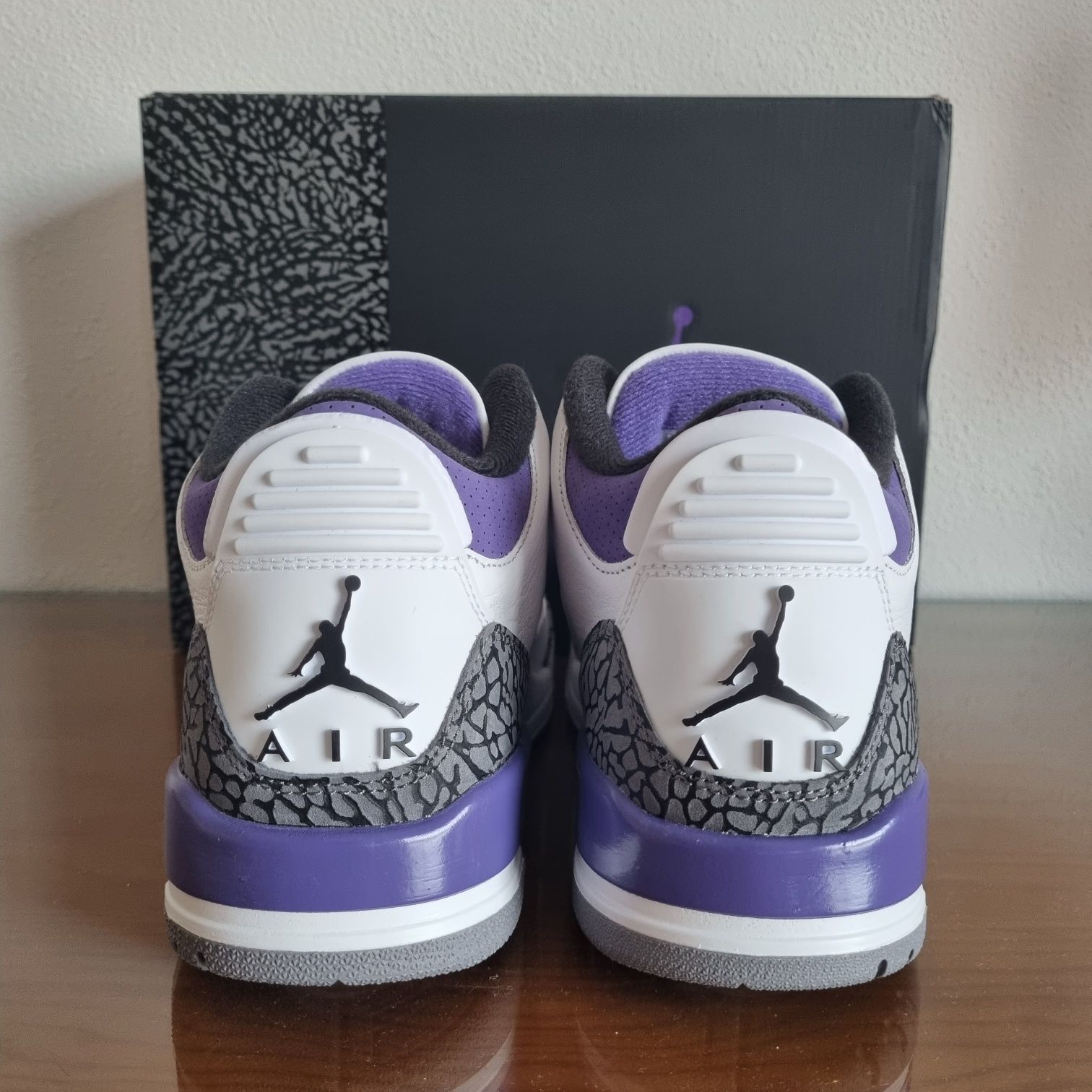 Air Jordan 3 "Dark Iris" - Tamanho 42