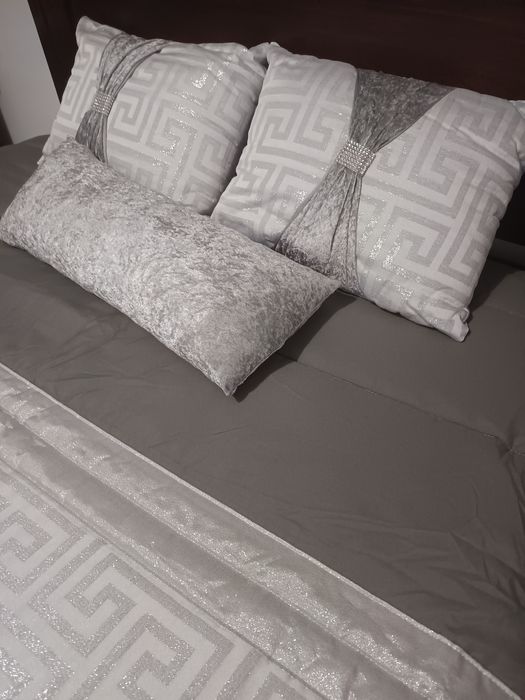 Conjunto de Edredon e almofadas