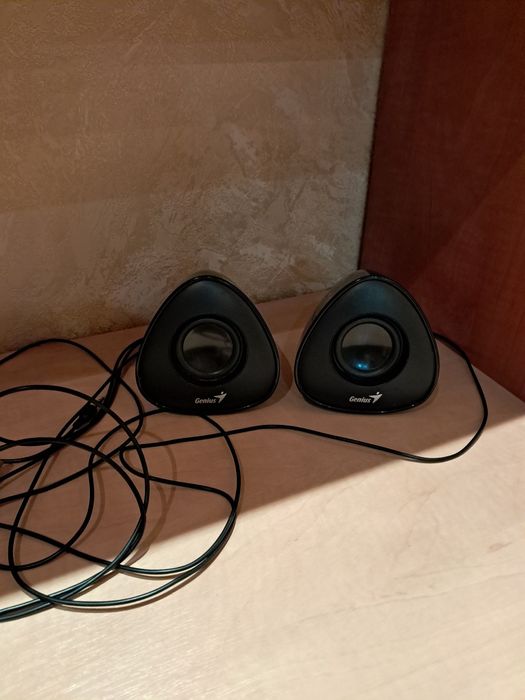 колонки Genius 
Гарний звук, працюють справно, без дефектів.