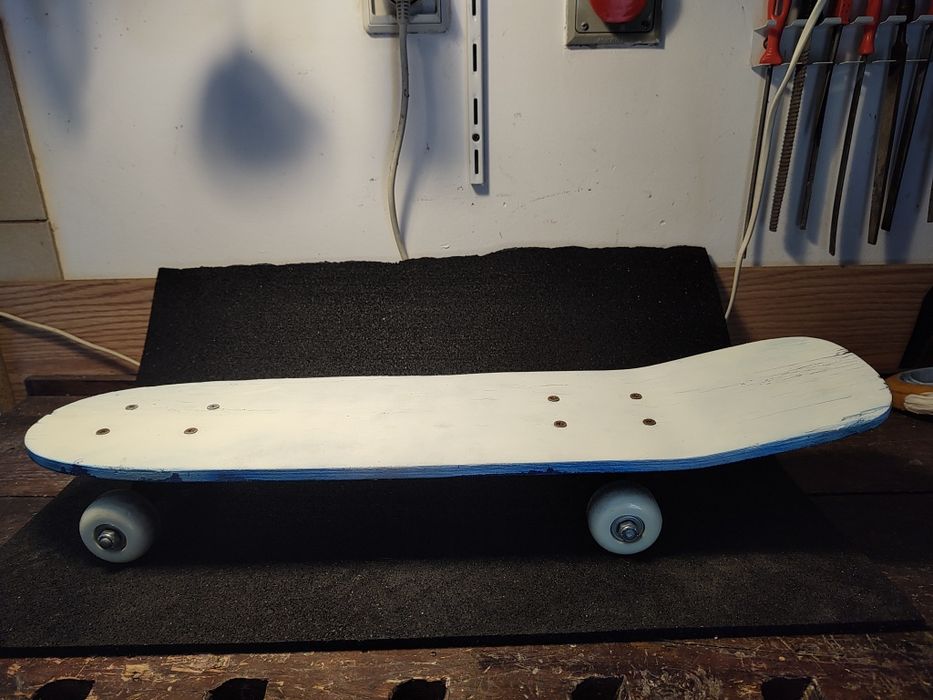 Deskorolka niebiesko biała