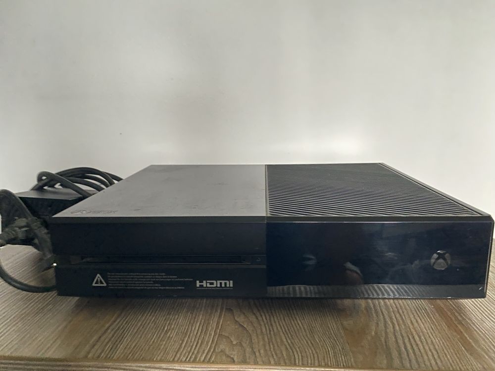 Xbox One + 5 gier