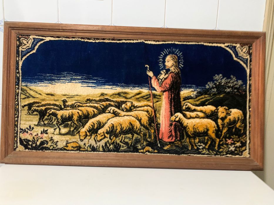 2 quadros com imagem em veludo com cerca de 50 anos para desocupar