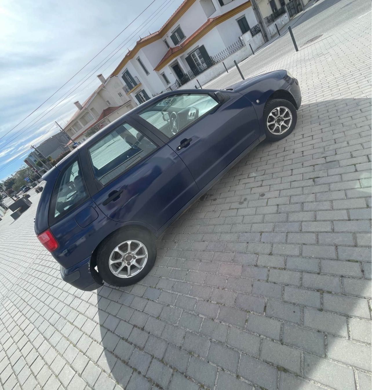 Carro IBIZA 4 portas