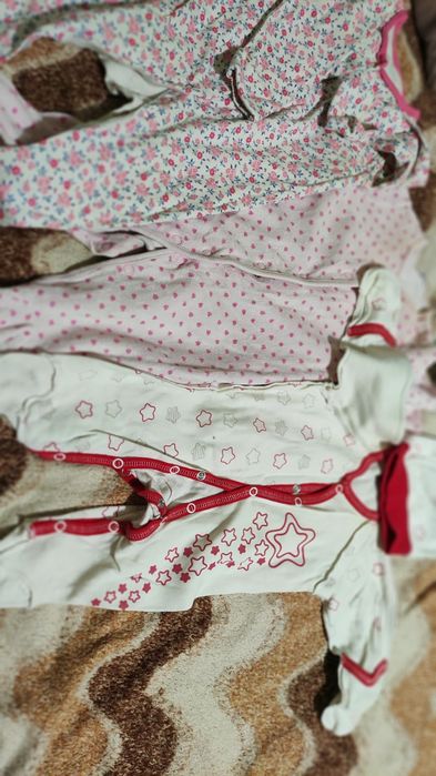 Отдам на девочку 0-1 годик