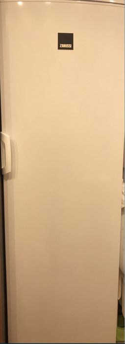 Морозильна камера zanussi