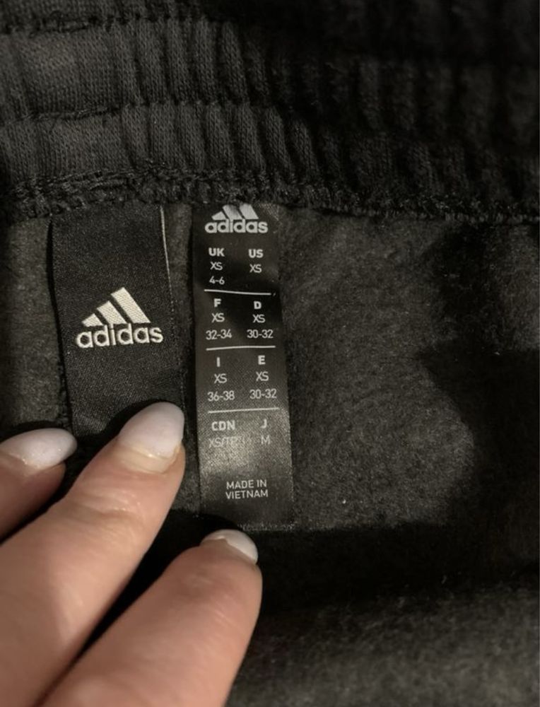 Спортивний костюм adidas xs розмір