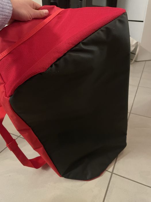 Czerwona torba sportowa Nike 41l