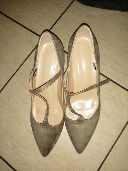 Szpilki beżowe rozmiar 38