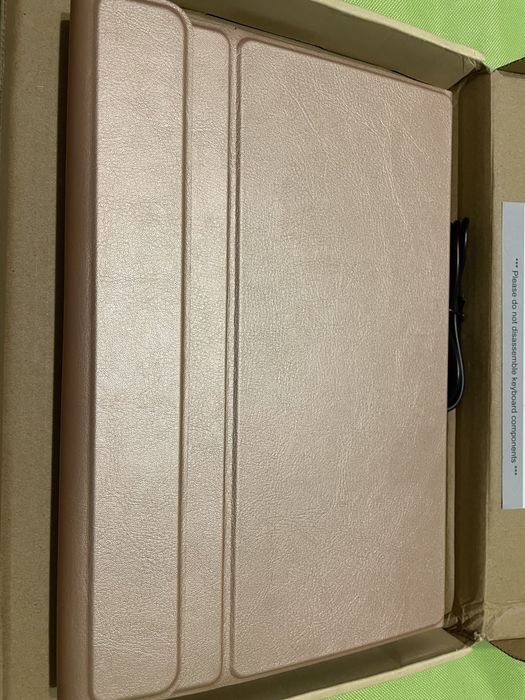 Etui. Etui do tabletu. Tablet. iPad. Klawiatura.
