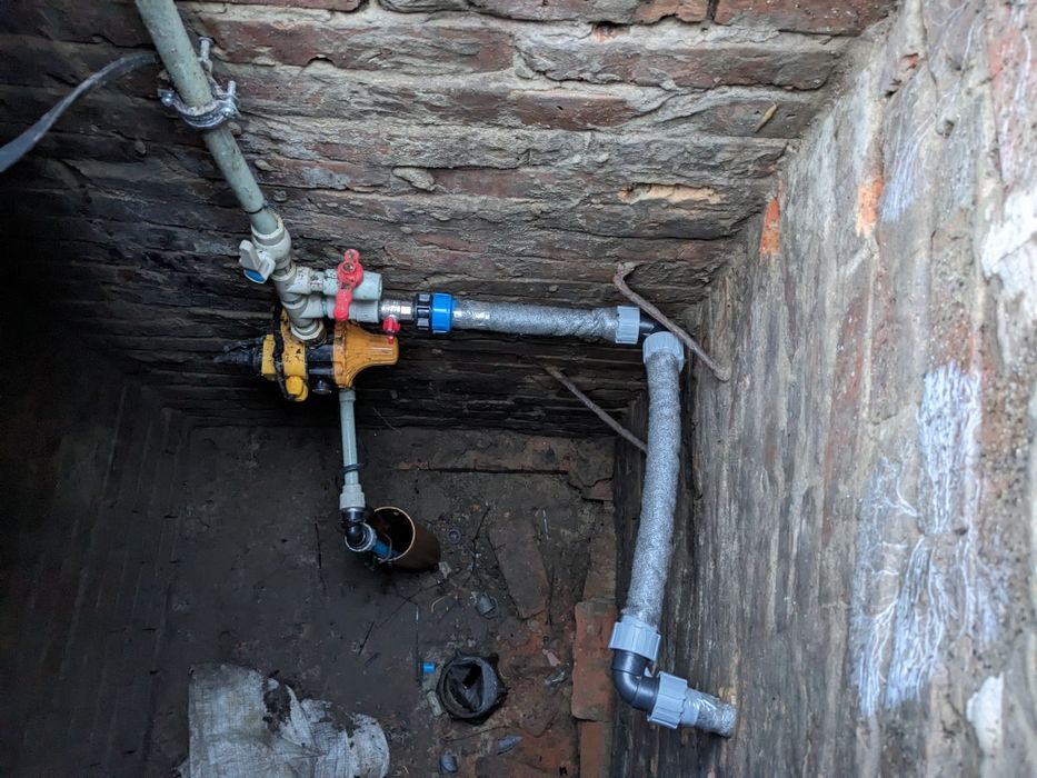 Водопровід, приватний сектор. Заміна водопровідних труб каналізація.