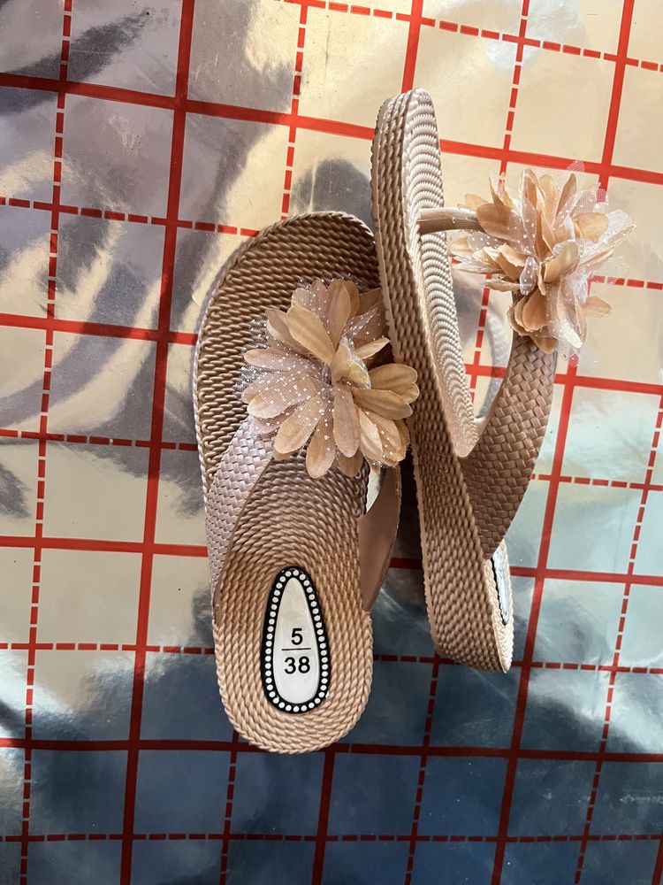 Нові Шльопки вʼєтнамки босоніжки сандалі