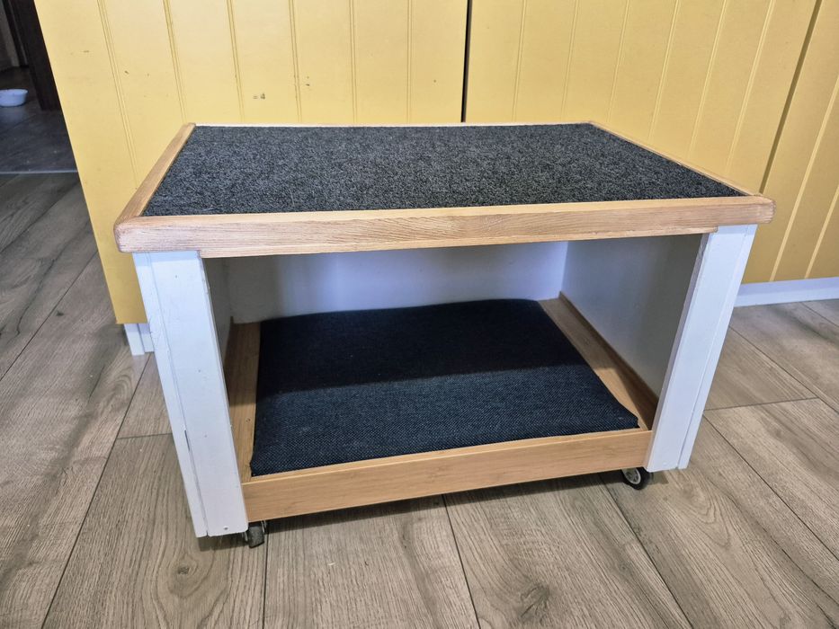 Legowisko z funkcją drapaka