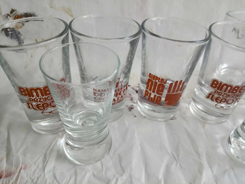 Zestaw kieliszki do wódki alkoholu Paka 9 sztuk Stan bdb Komplet