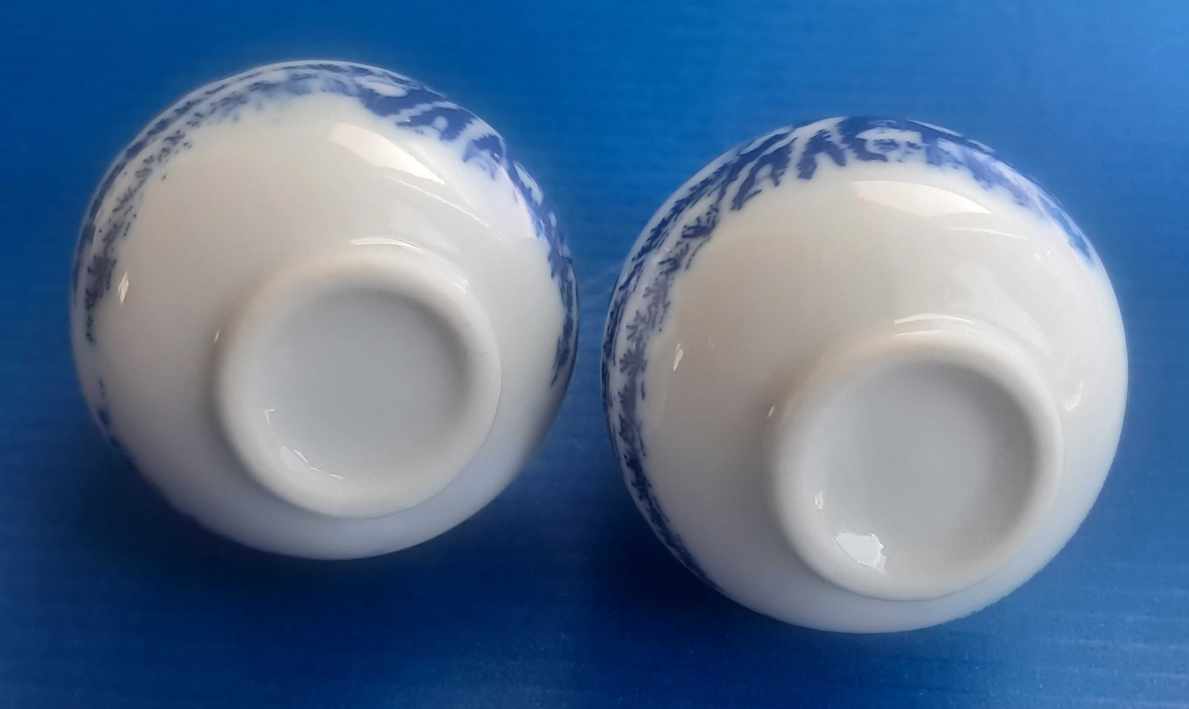 Par de Pequenas Jarrinhas Antigas em Branco e Azul