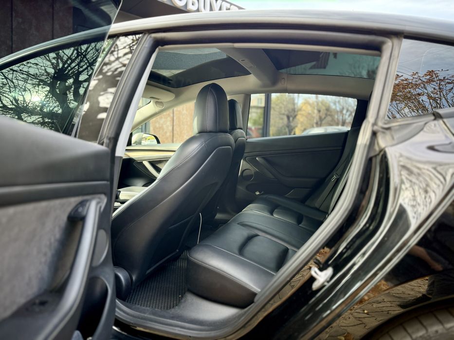 Tesla Model 3 Long Range DM