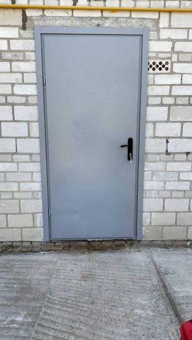 Двері металеві одинарні. Склад. Виробник. Наявність