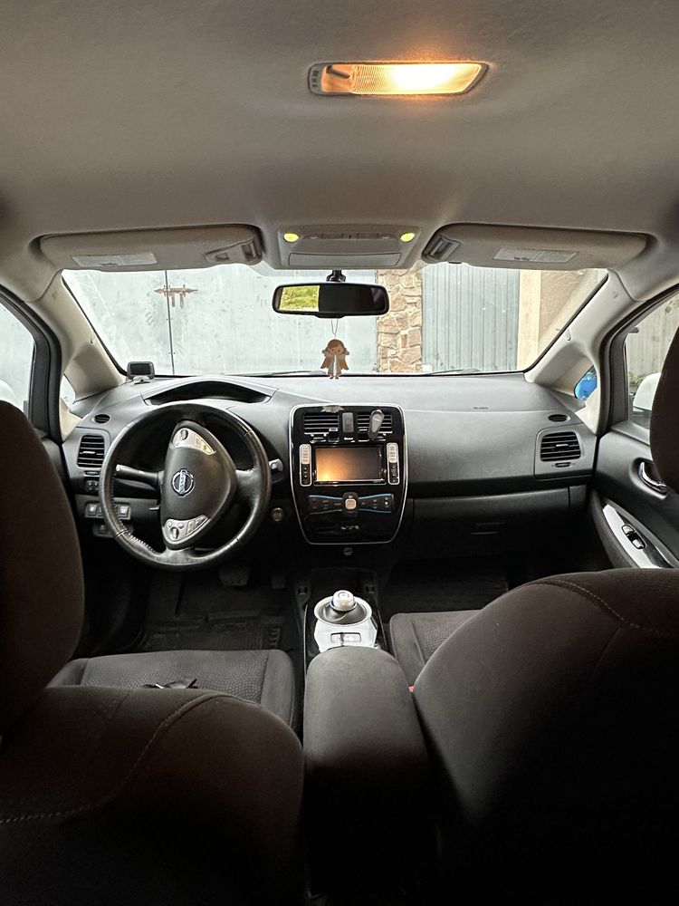 Nissan Leaf SV 2015 року
