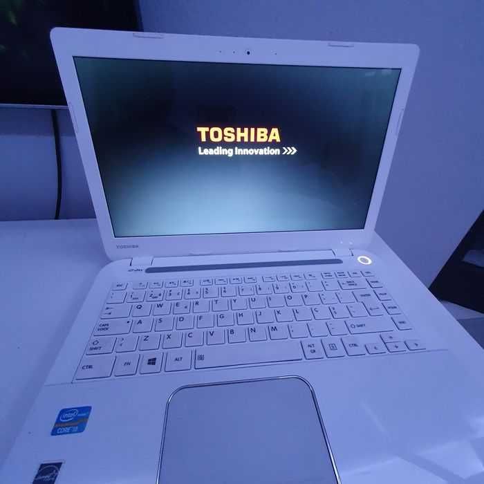 Toshiba Satellite L40-A-10F  i3-3227U