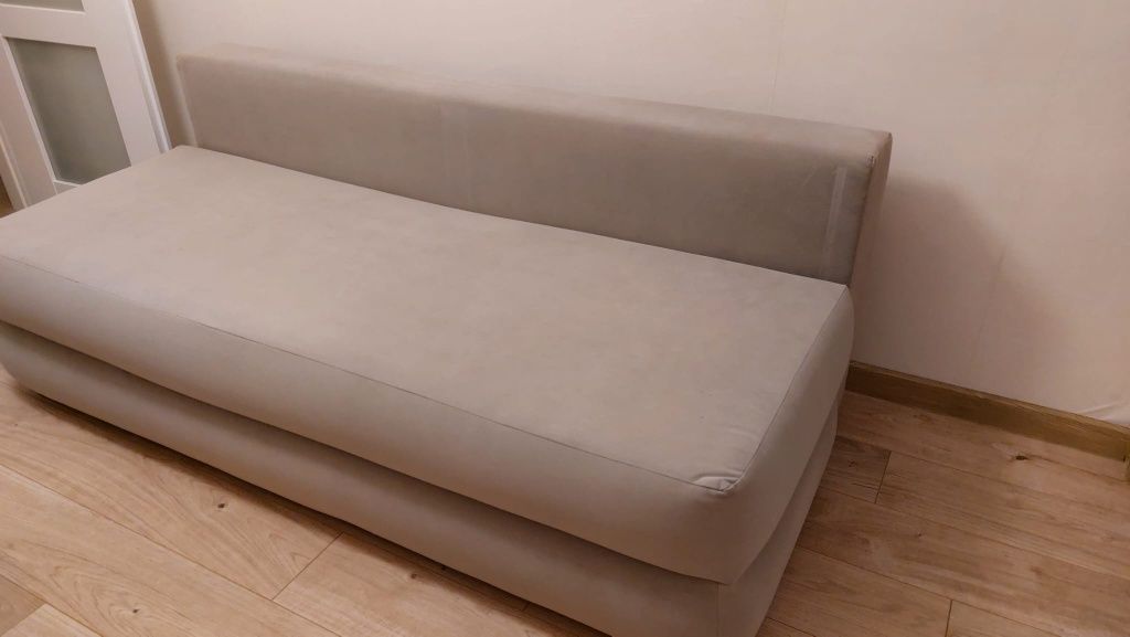 Sofa bez poduszek