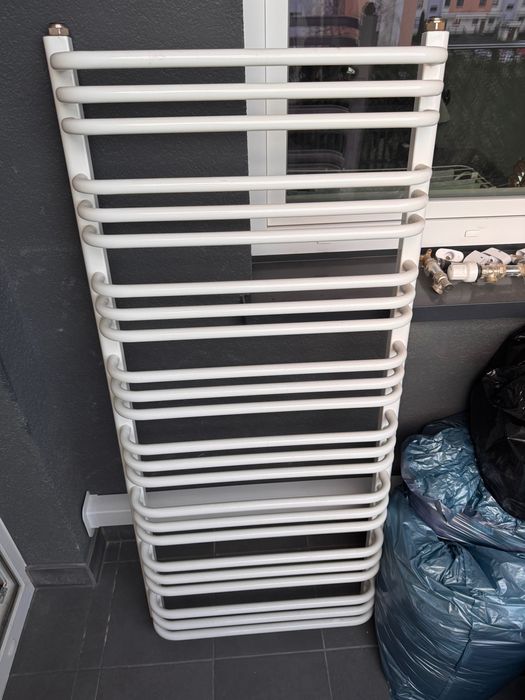 Grzejnik łazienkowy Stelrad Thermaline 60x140 + przyłącza i termostat