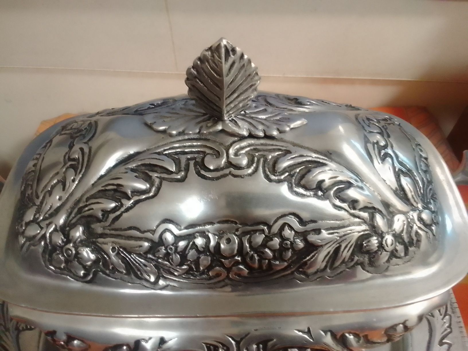Terrina e travessa em estanho