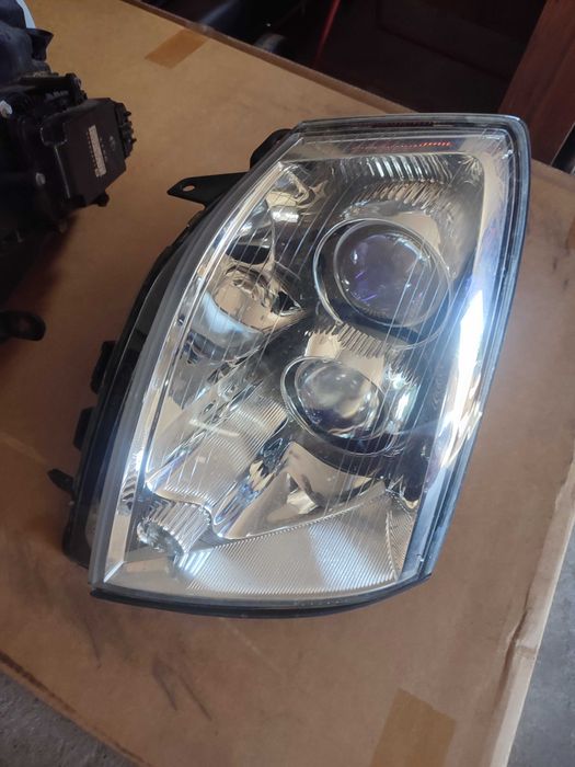 Cadillac STS reflektory przednie xenon para europa 2005-12