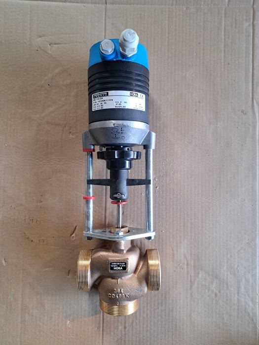 Siłownik MC100/24 z zaworem 3-drogowym 316RA MS firmy HORA
