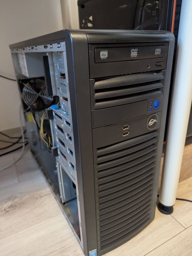 Komputer stacjonarny PC Intel Xeon NVIDIA GTX1080 SSD 16GB RAM