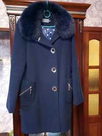 Темно-синее зимнее пальто фирмы Liana, размер L (46)
