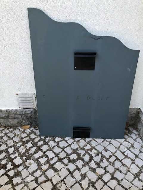 Espelho em bom estado.