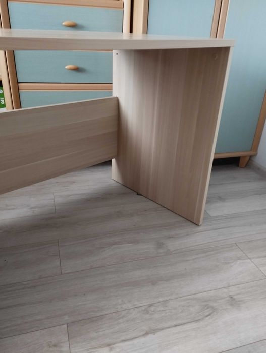 Biurko z krzesełkiem