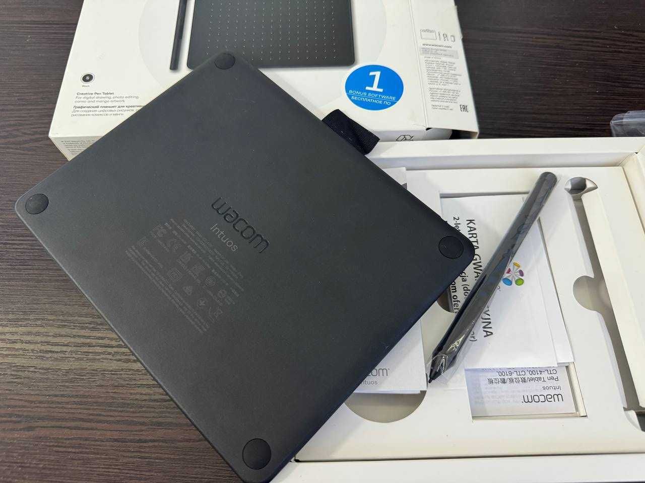 Wacom Intuos small чорний
CTL-4100K-N