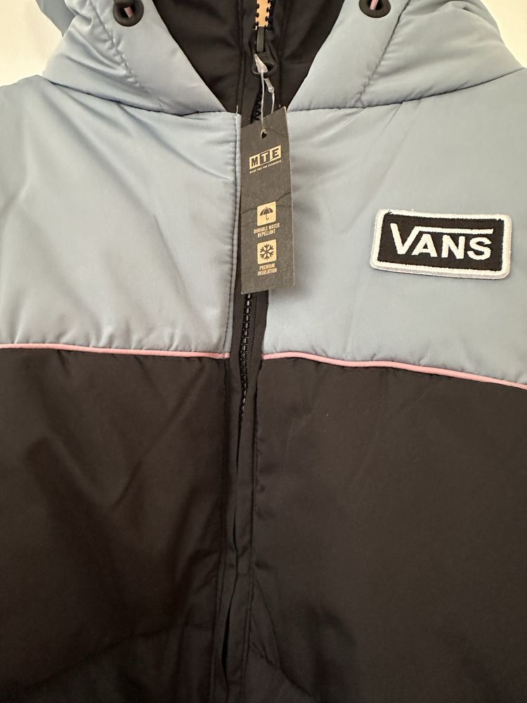 Blusao Vans azul veu e preto Vans S
