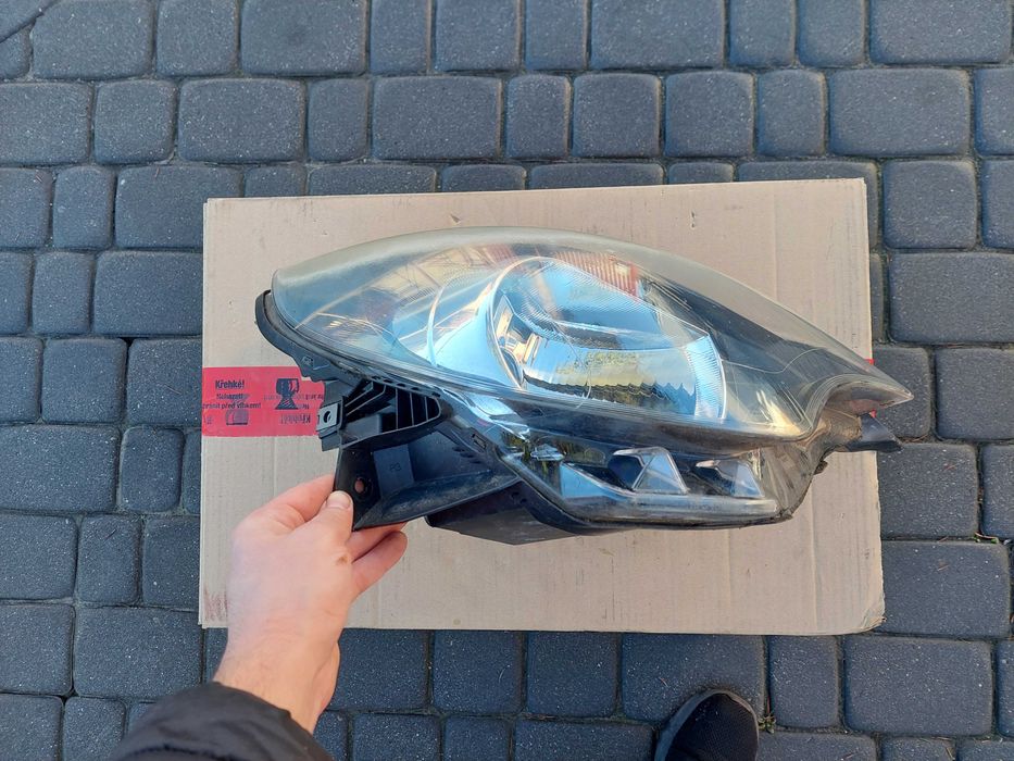 Lampa Przednia PRAWA RENAULT TWINGO II LIFT 2012- Europa Oryginał