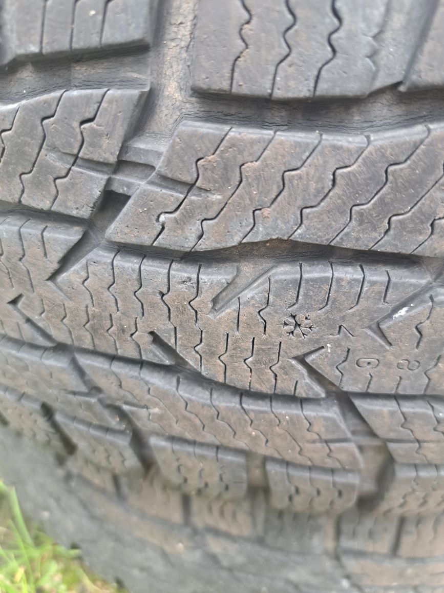 Opony Nokian 215/70/15C zimowe