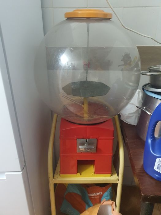 Maquina de venda automática de bolas para crianças