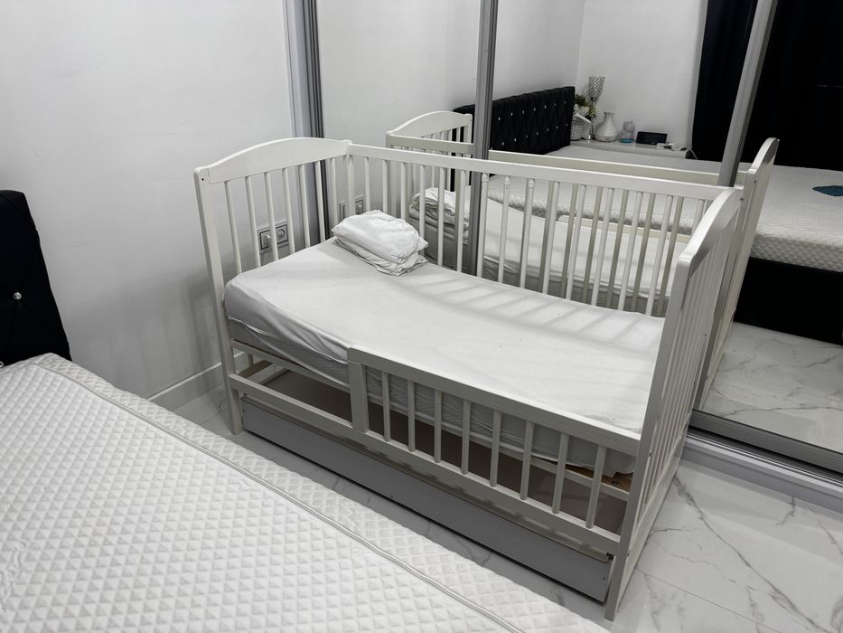 Łóżeczko dziecięce z szufladą materac i barierką 120x60 białe tomi