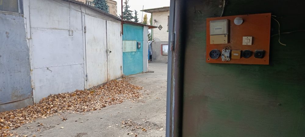 Продам гараж Кооперативний #1 вул.Івана Дзюби (сімʼї Сосніних)