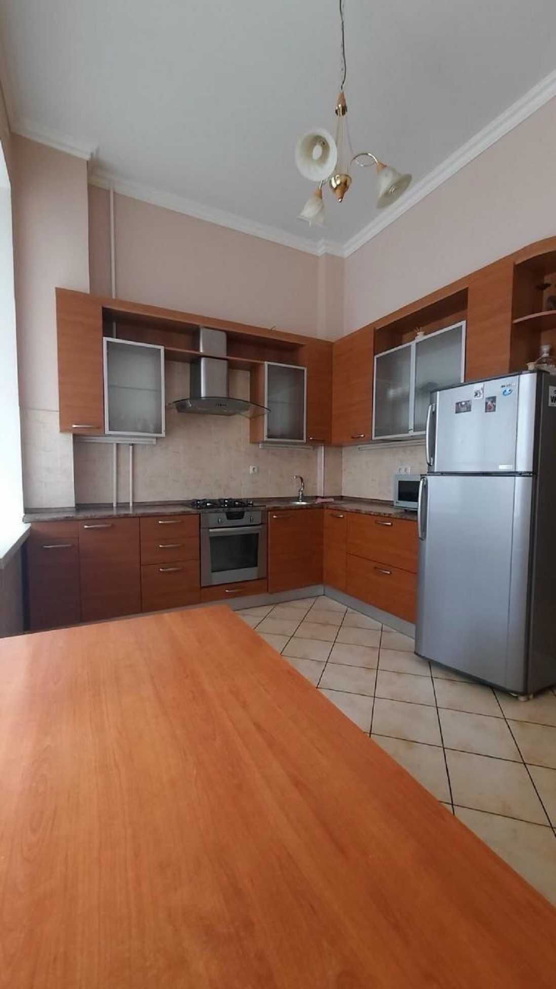 Центр. 2 кім. квартира (63.8 кв.м), вул. Саксаганського 36 А