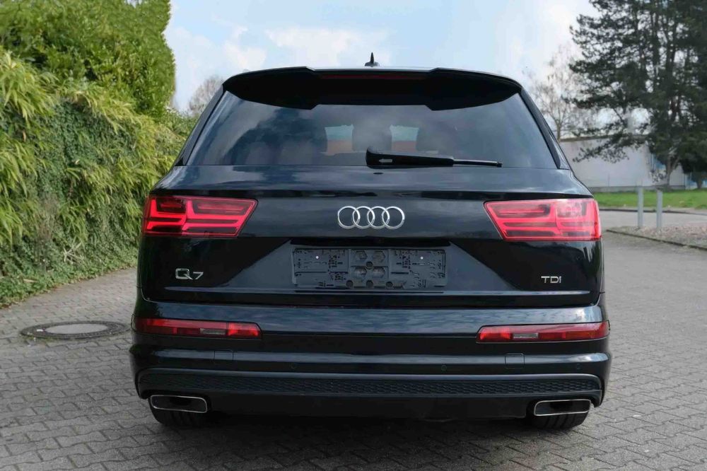 Audi Q7 quattro      2016