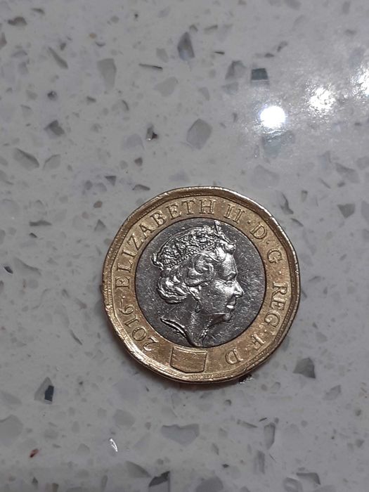 Moeda Elizabete II one pound 2016 IMPERDÍVEL