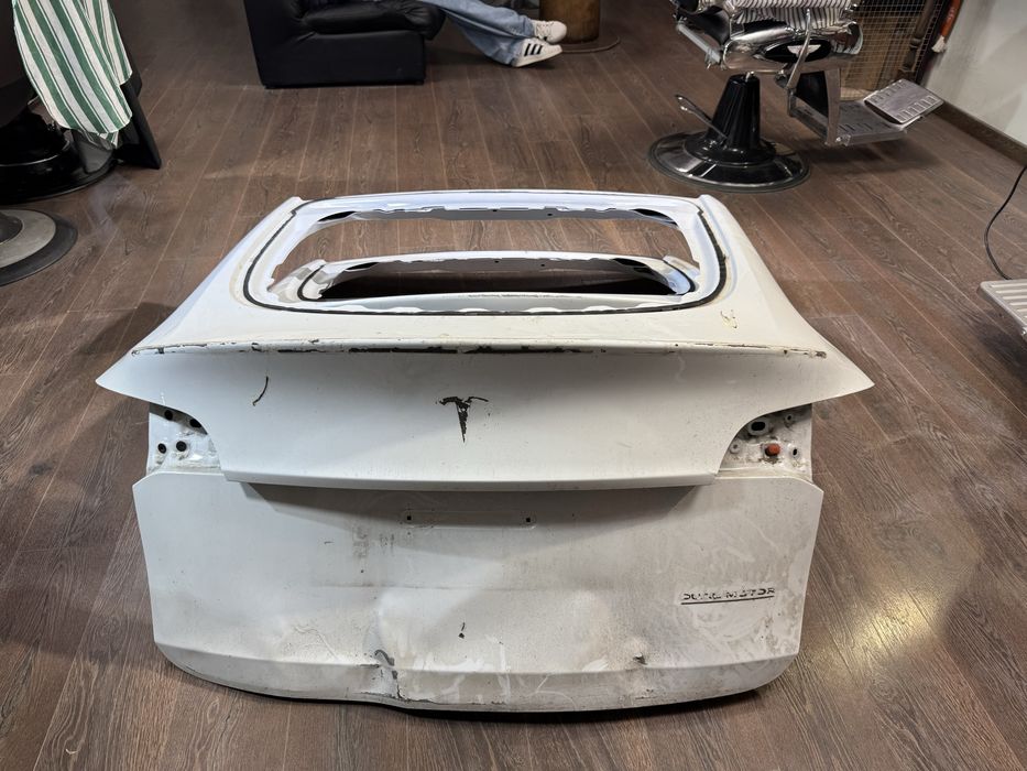 Крышка багажника tesla model y (Ляда tesla model y)