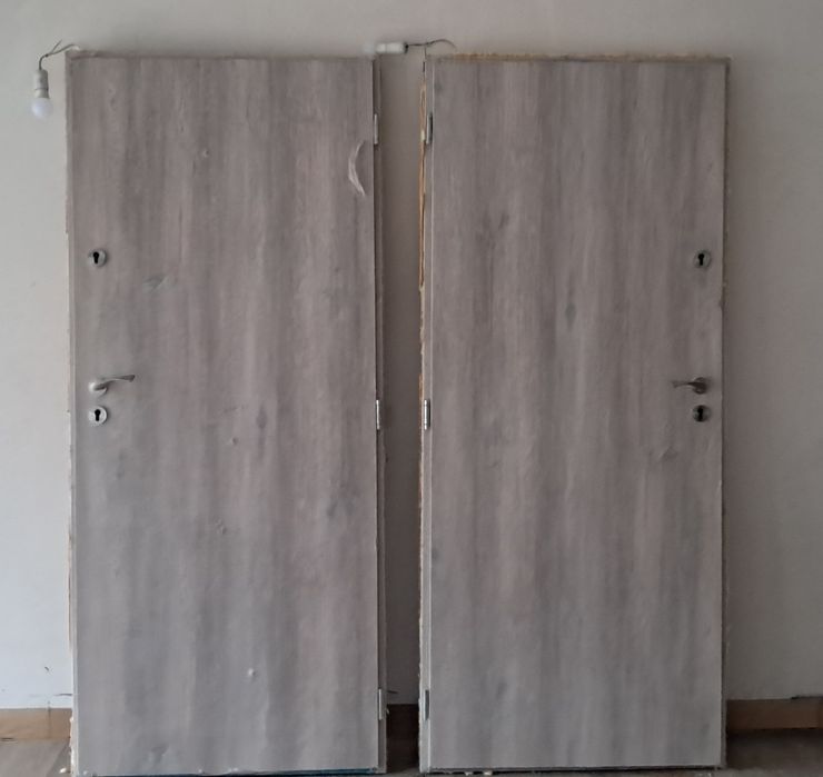 Drzwi wewnątrzlokalowe stalowe z ościeżnicami