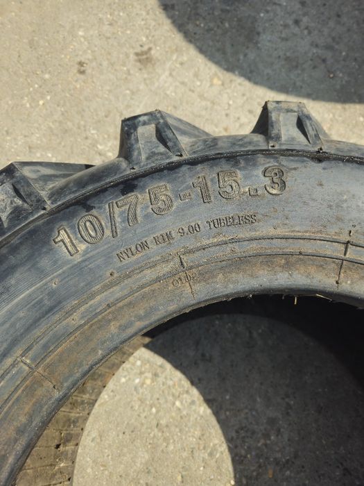 Opona 10/75-15.3 10.0/75-15.3 Armour