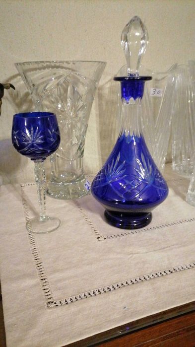 Garrafa e taça vintage, em cristal cortado, anos 80. Com desconto